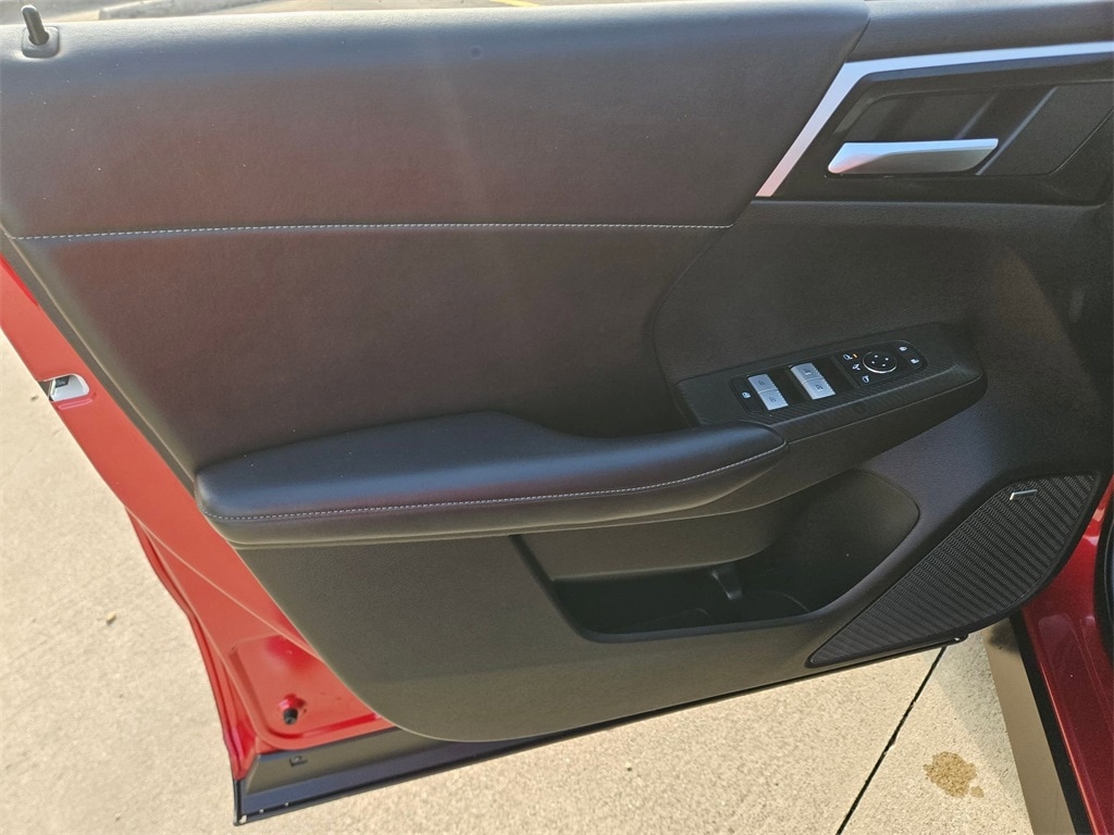 Thumbnail: 2025 Mitsubishi Outlander - 14