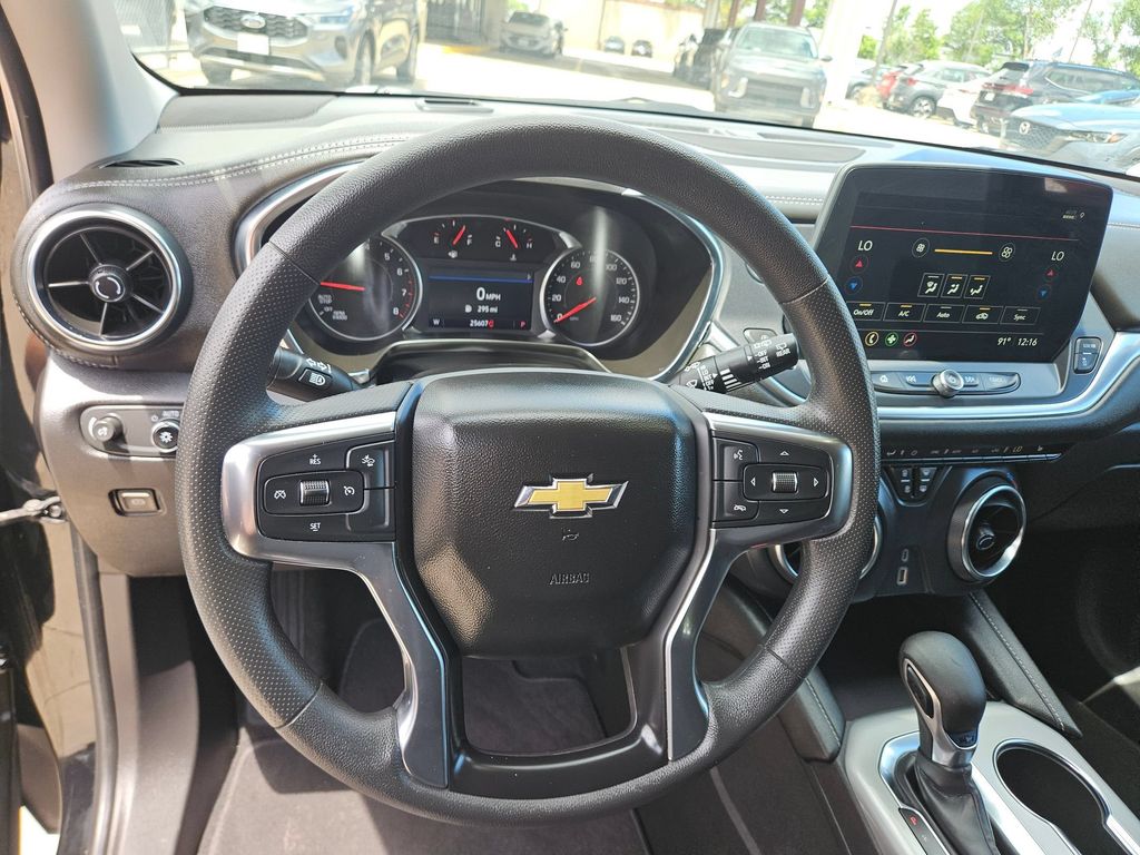Thumbnail: 2025 Chevrolet Blazer - 17