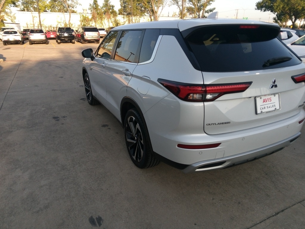 Thumbnail: 2023 Mitsubishi Outlander - 7