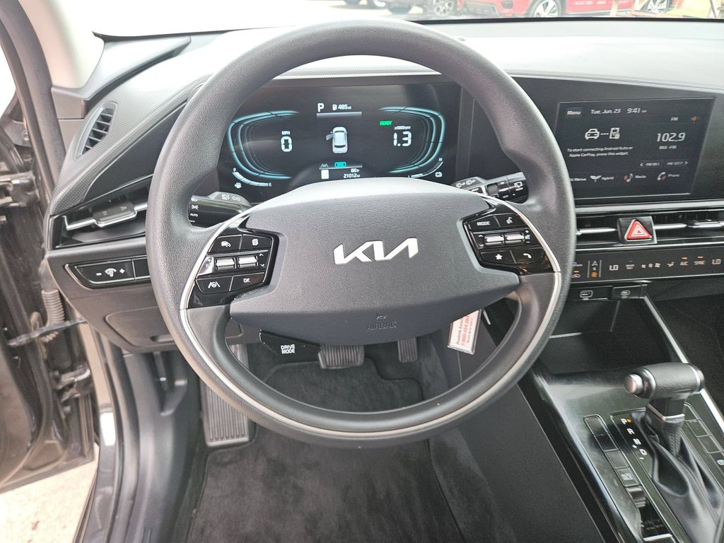 Thumbnail: 2025 Kia Niro - 18