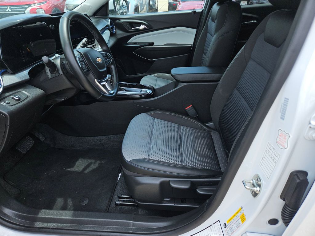 Thumbnail: 2025 Chevrolet Trax - 11