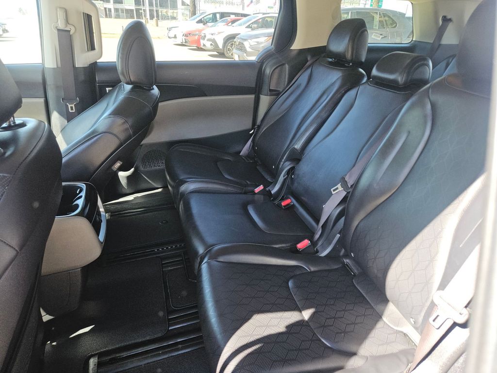 Thumbnail: 2025 Kia Carnival - 28