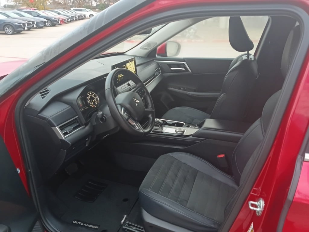 Thumbnail: 2025 Mitsubishi Outlander - 3