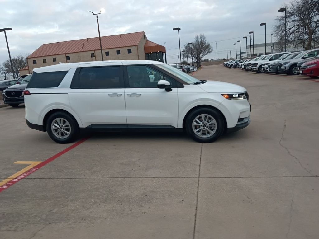 Thumbnail: 2024 Kia Carnival - 4