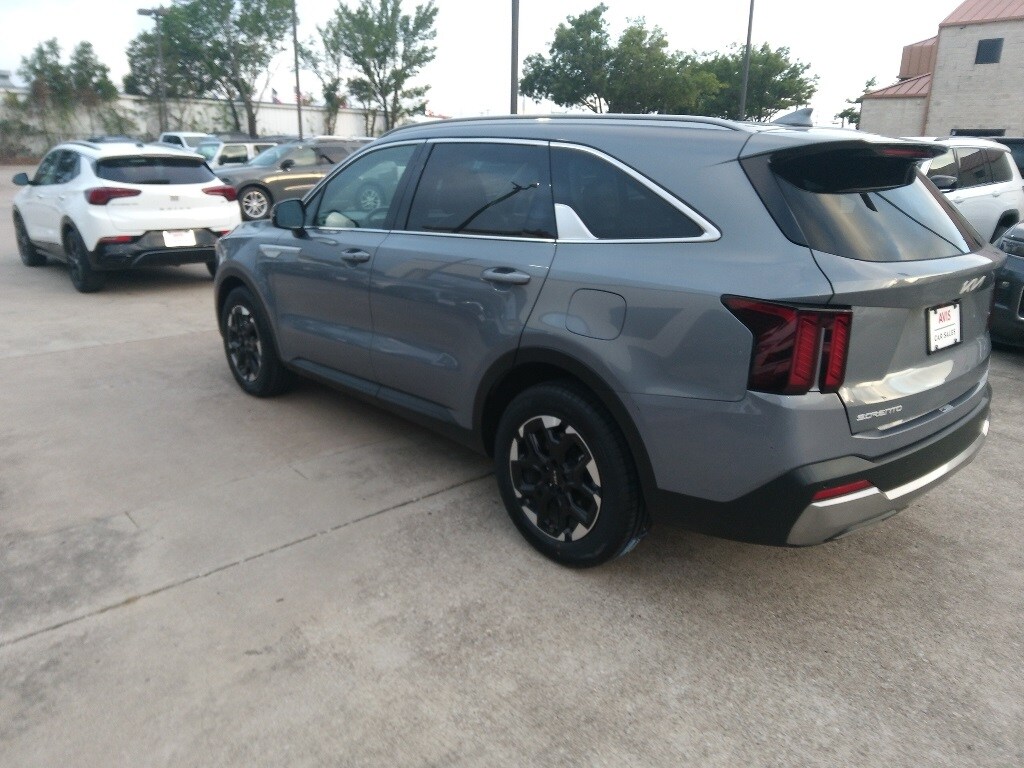 Thumbnail: 2024 Kia Sorento - 4