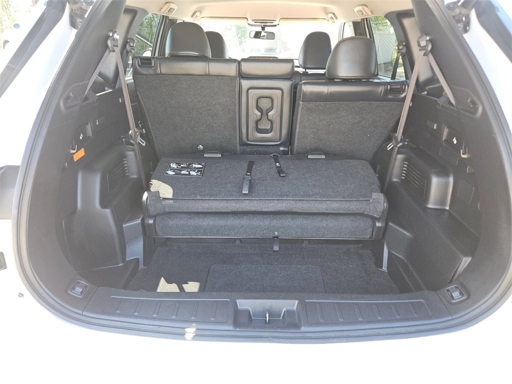 Thumbnail: 2023 Mitsubishi Outlander - 27