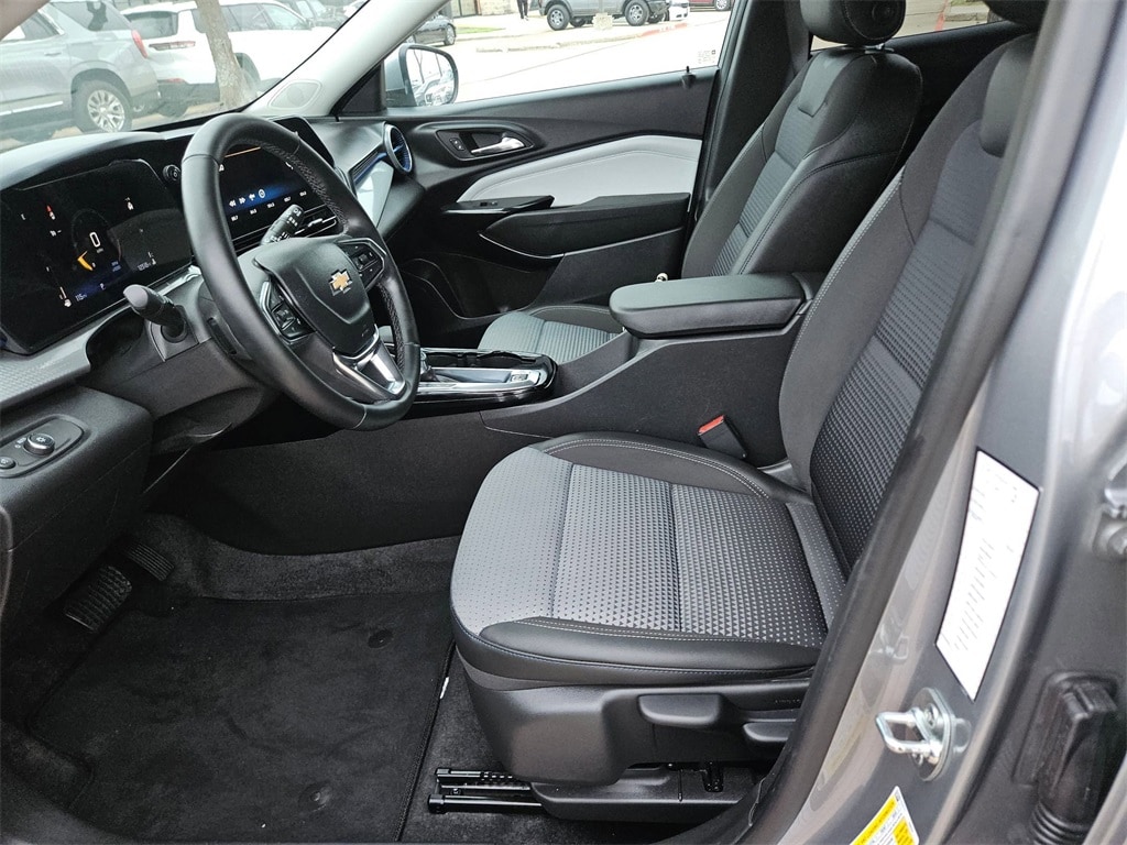 Thumbnail: 2025 Chevrolet Trax - 11