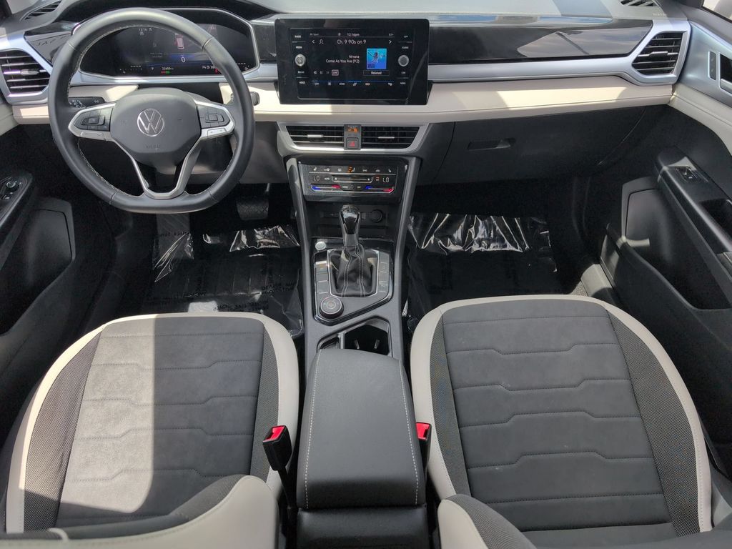 2025 Volkswagen Taos SE - Photo 25