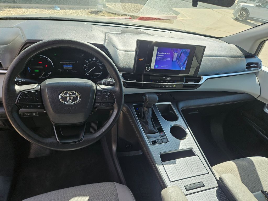 Thumbnail: 2025 Toyota Sienna - 16