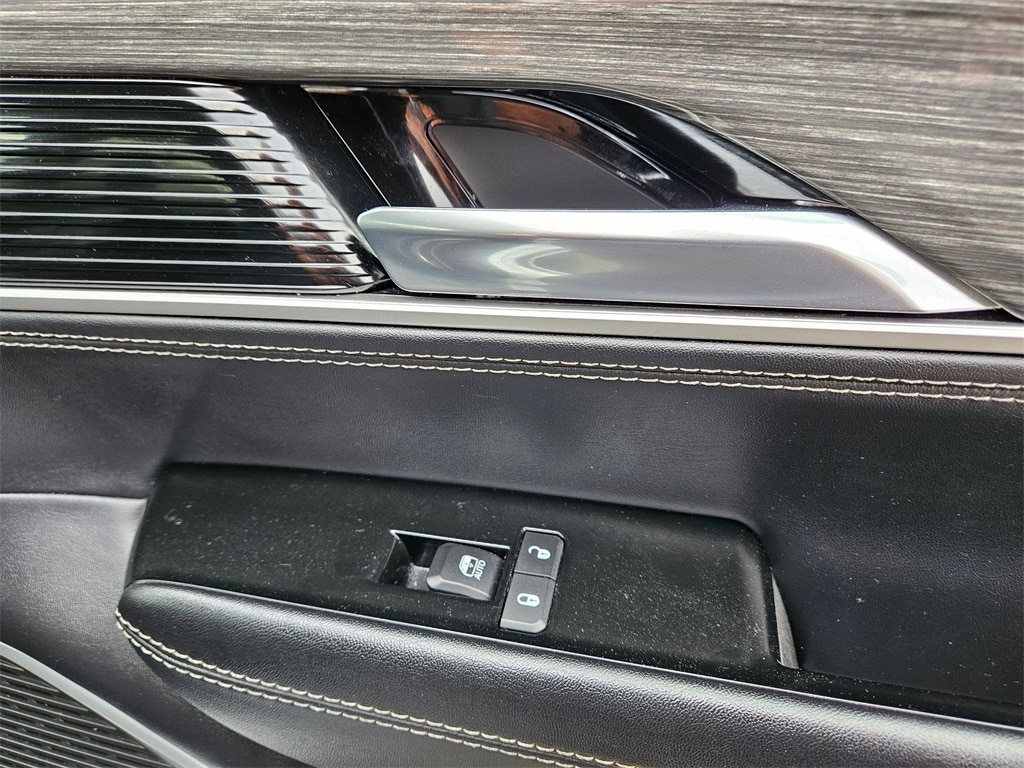 Thumbnail: 2022 Jeep Wagoneer - 29