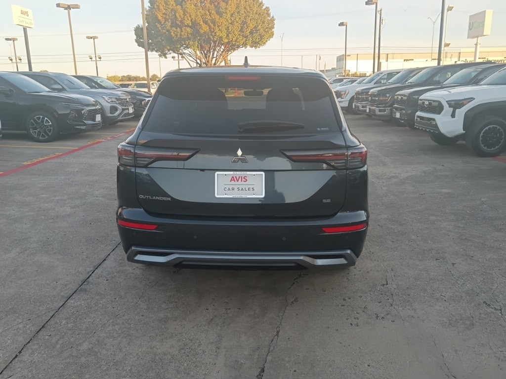 Thumbnail: 2025 Mitsubishi Outlander - 10