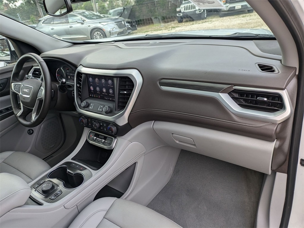 2023 GMC Acadia SLT 32