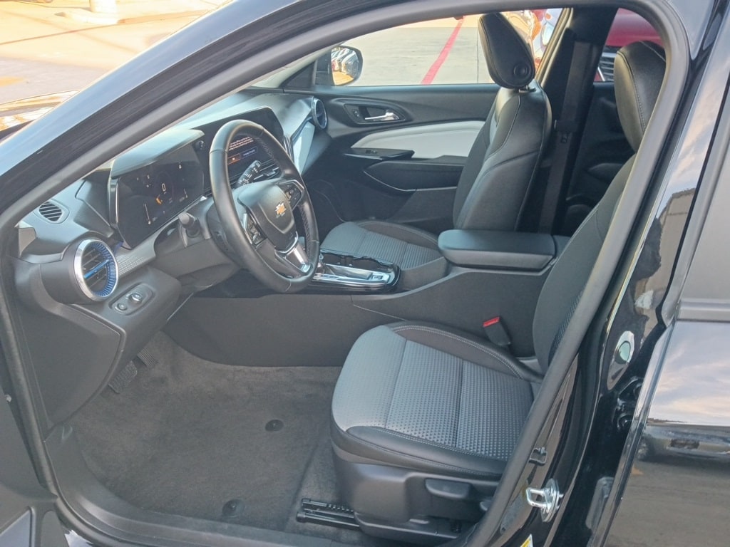 Thumbnail: 2025 Chevrolet Trax - 8