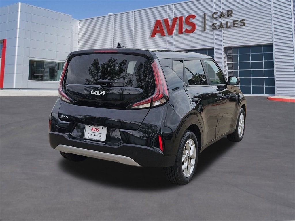2023 Kia Soul LX photo 2