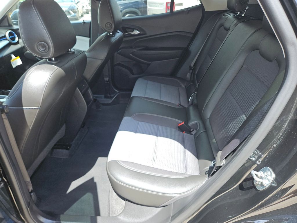 Thumbnail: 2025 Chevrolet Trax - 27