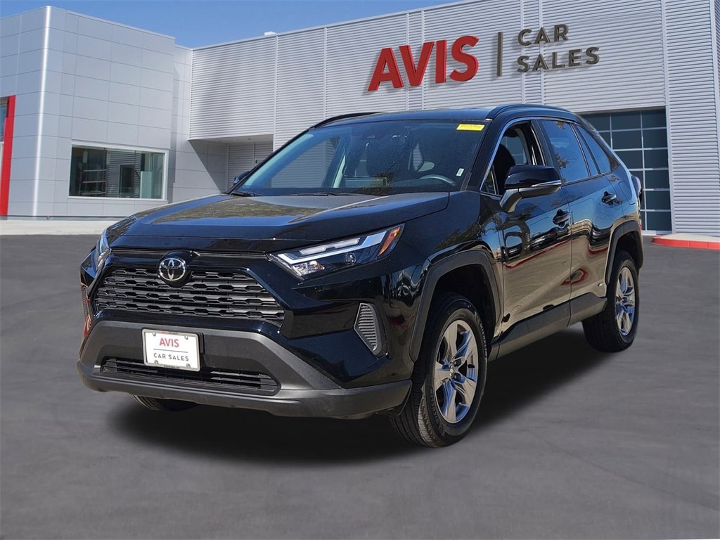 2025 Toyota RAV4 XLE's photo