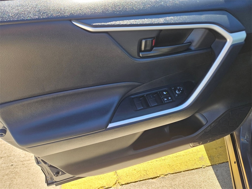 Thumbnail: 2025 Toyota RAV4 - 15