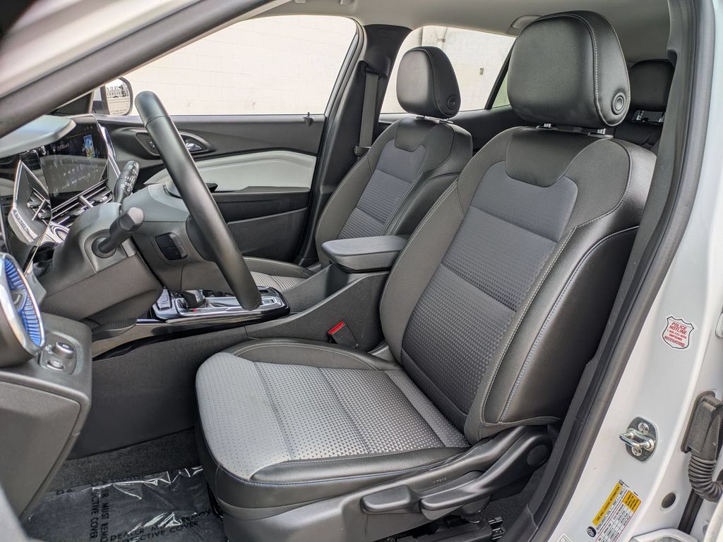 Thumbnail: 2025 Chevrolet Trax - 23