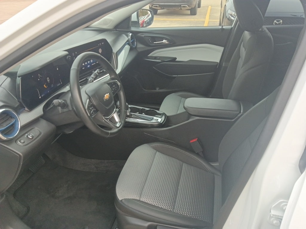 Thumbnail: 2025 Chevrolet Trax - 3