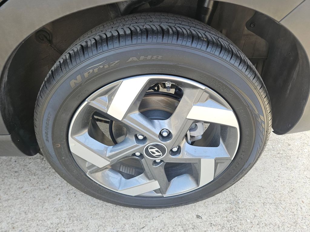 Thumbnail: 2025 Hyundai Venue - 25