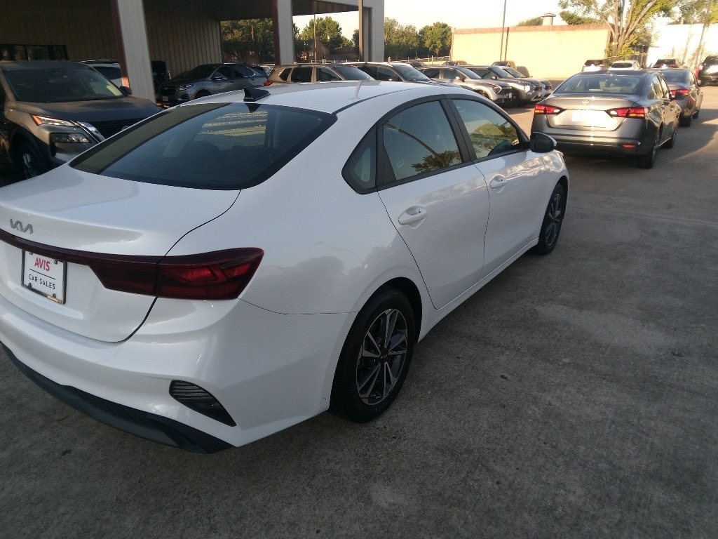 Thumbnail: 2024 Kia Forte - 5