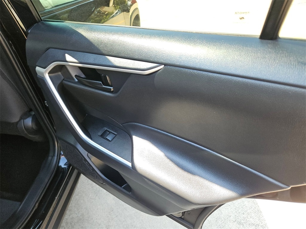 Thumbnail: 2025 Toyota RAV4 - 29