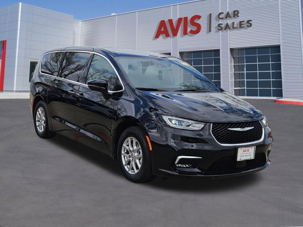 Thumbnail: 2025 Chrysler Pacifica - 9