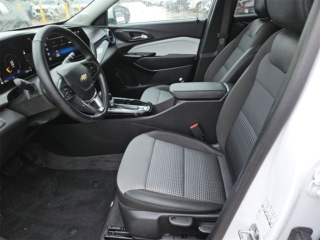 Thumbnail: 2025 Chevrolet Trax - 11