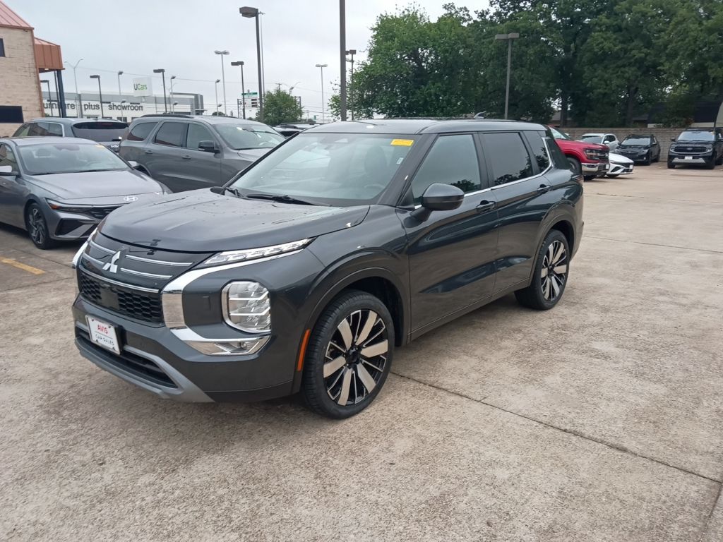 2025 Mitsubishi Outlander's photo