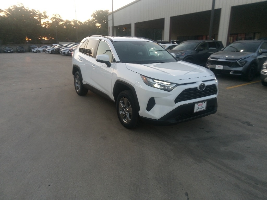 Thumbnail: 2025 Toyota RAV4 - 3