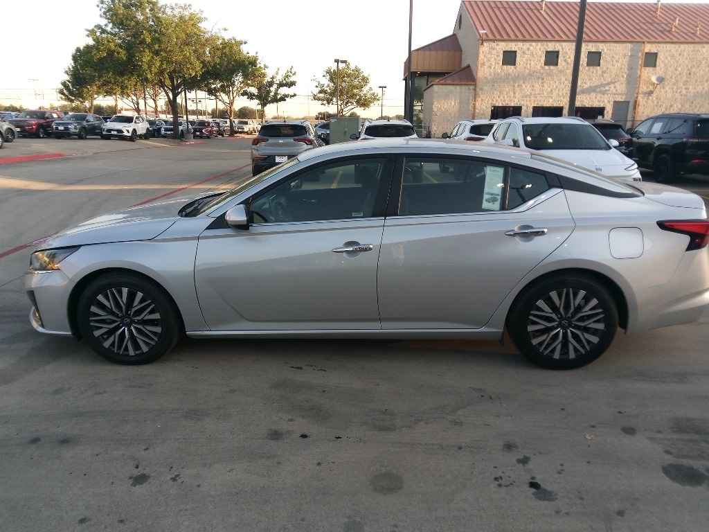 Thumbnail: 2024 Nissan Altima - 8