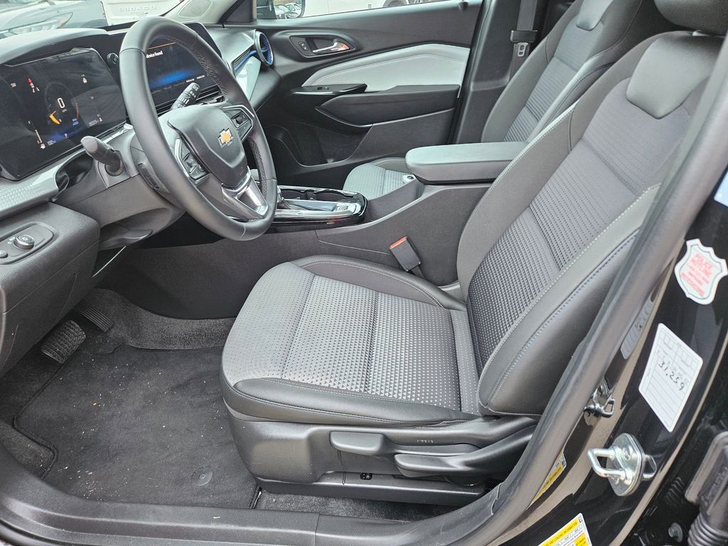 Thumbnail: 2025 Chevrolet Trax - 11