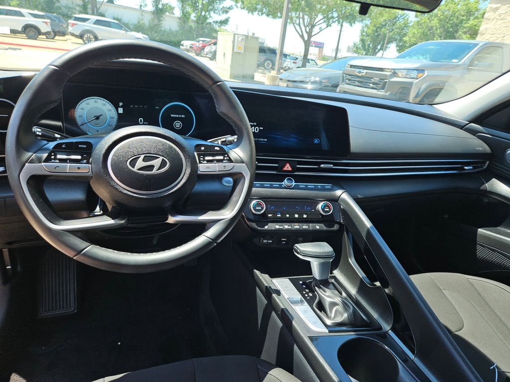 Thumbnail: 2025 Hyundai Elantra - 16