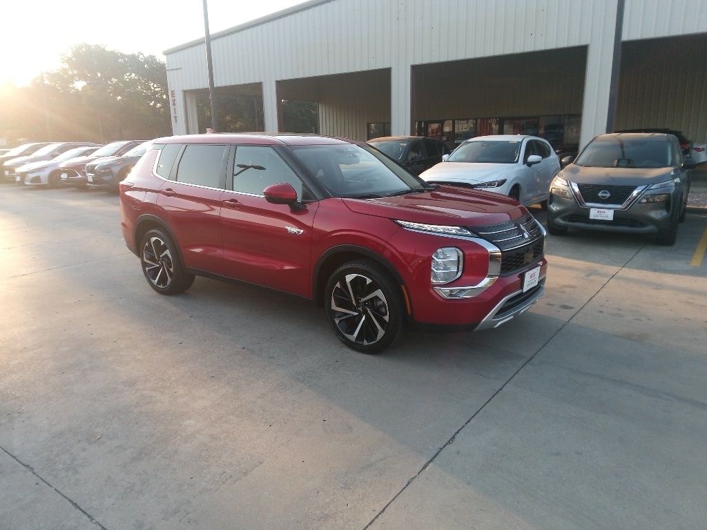 Thumbnail: 2023 Mitsubishi Outlander - 6