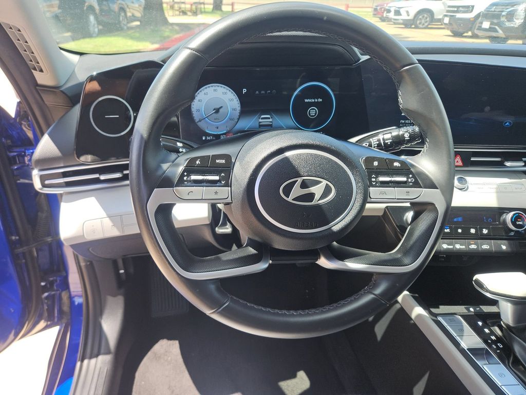 Thumbnail: 2025 Hyundai Elantra - 18