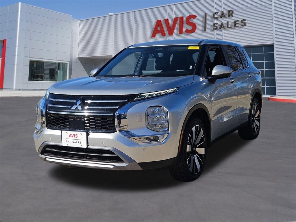 2025 Mitsubishi Outlander SE's photo