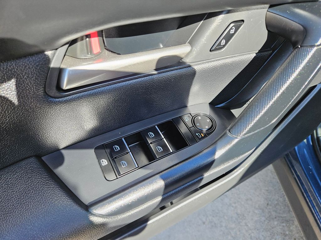 Thumbnail: 2025 Mazda CX-50 - 15