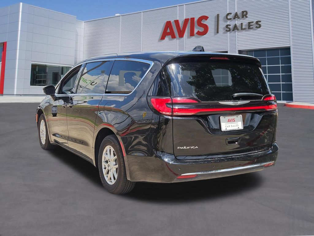 Thumbnail: 2025 Chrysler Pacifica - 3