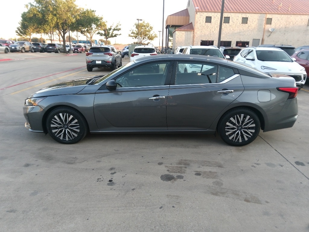 Thumbnail: 2024 Nissan Altima - 8