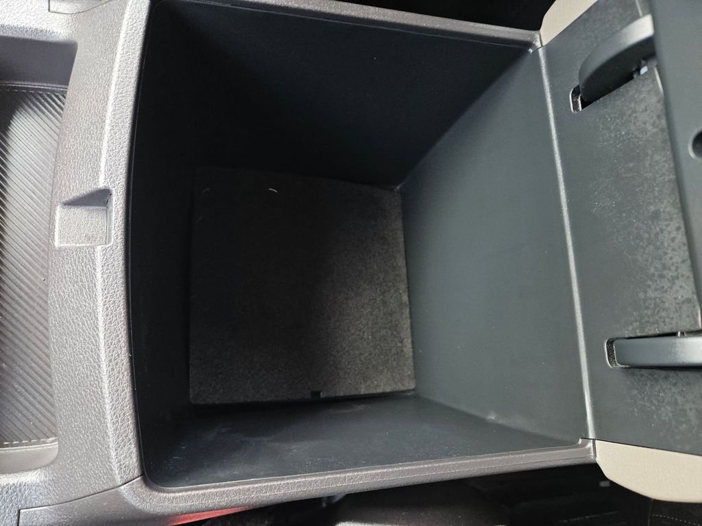 Thumbnail: 2025 Kia Carnival - 29