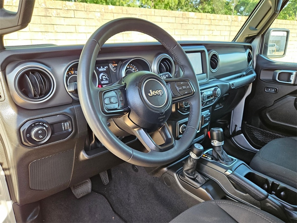 Thumbnail: 2023 Jeep Gladiator - 15