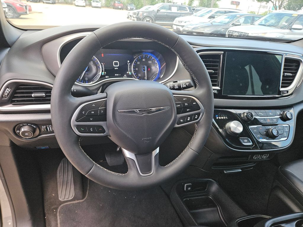 Thumbnail: 2025 Chrysler Pacifica - 16