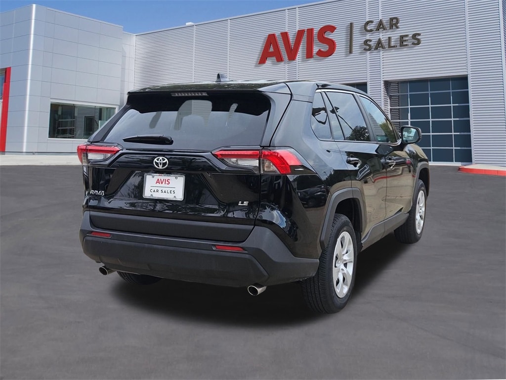 2025 Toyota RAV4 LE photo 4