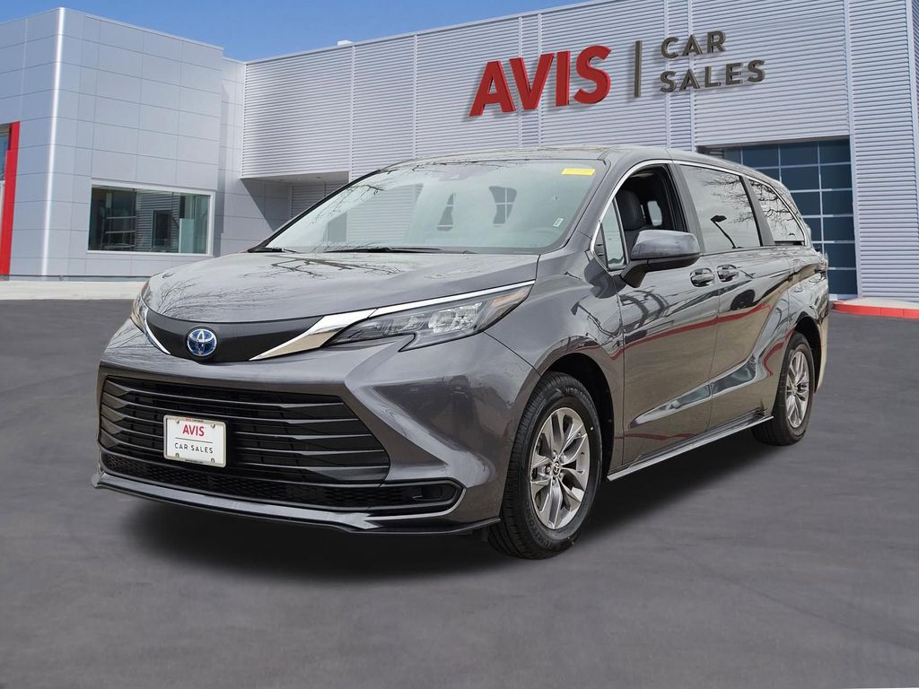 Thumbnail: 2025 Toyota Sienna - 1