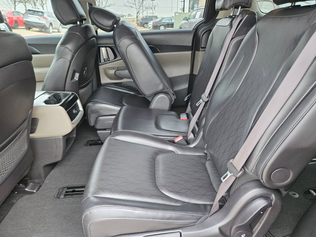 Thumbnail: 2025 Kia Carnival - 27