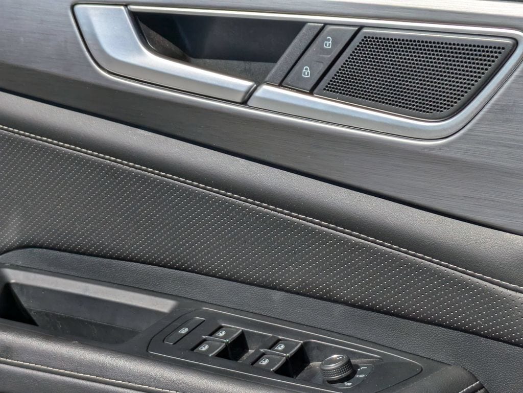 2025 Volkswagen Atlas Cross Sport SE w/Tech - Photo 12