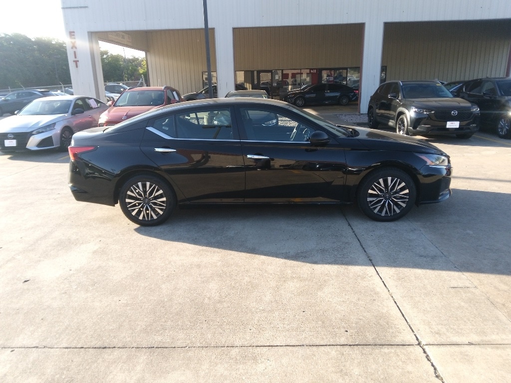 Thumbnail: 2024 Nissan Altima - 7