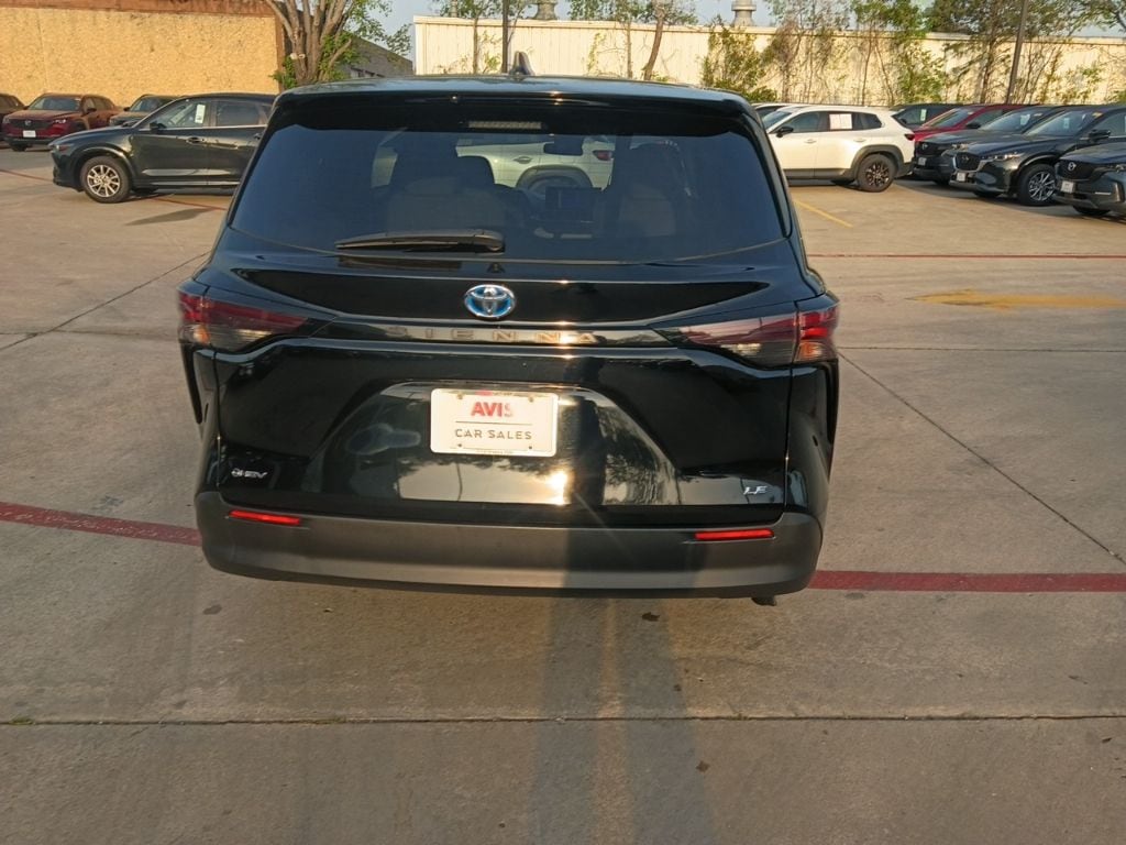 Thumbnail: 2025 Toyota Sienna - 10