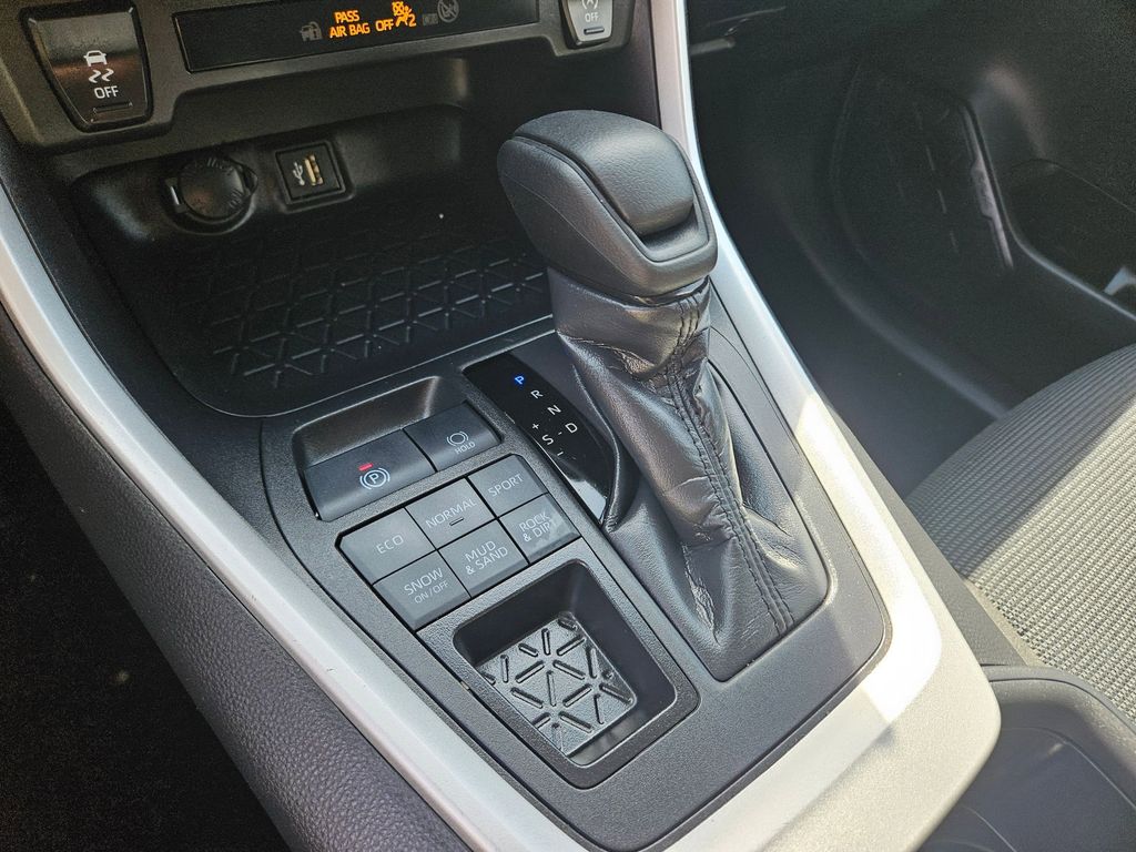 Thumbnail: 2025 Toyota RAV4 - 28