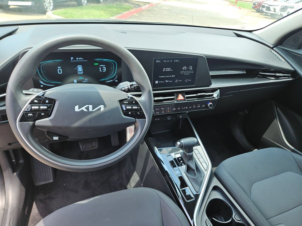 Thumbnail: 2025 Kia Niro - 16
